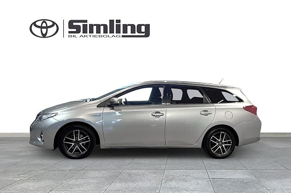 Toyota Auris 3 of 5