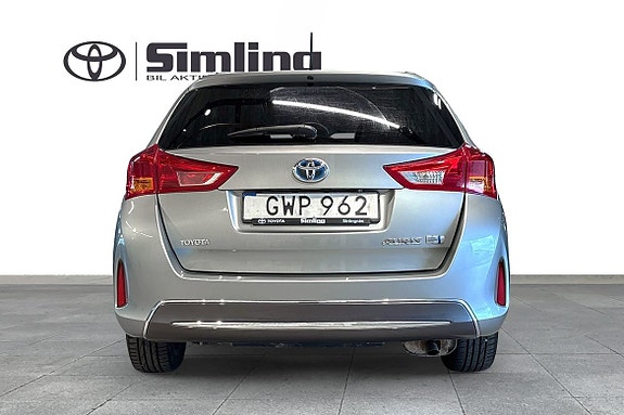 Toyota Auris 4 of 5