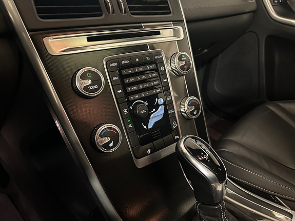 Volvo XC60 13 of 23