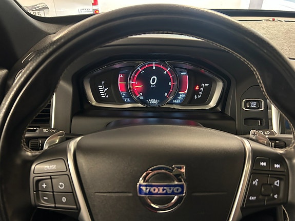 Volvo XC60 15 of 23