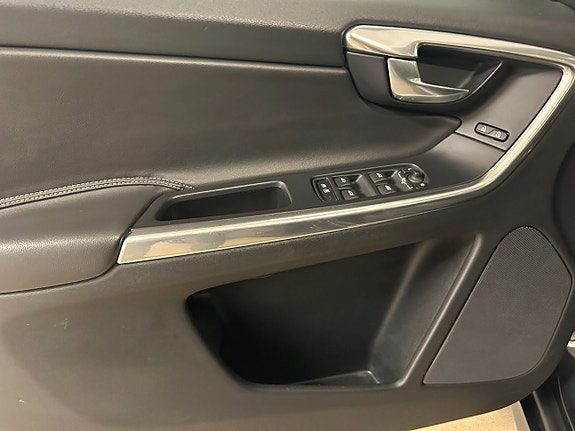 Volvo XC60 9 of 23
