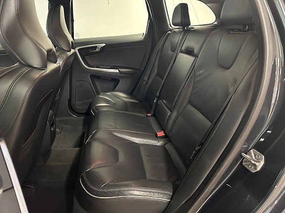 Volvo XC60 11 of 23