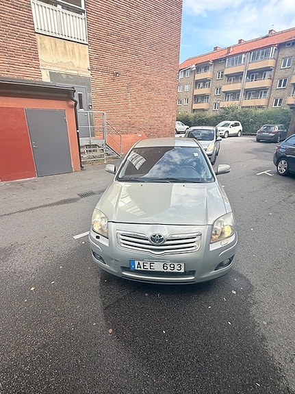 Toyota Avensis 4 of 5