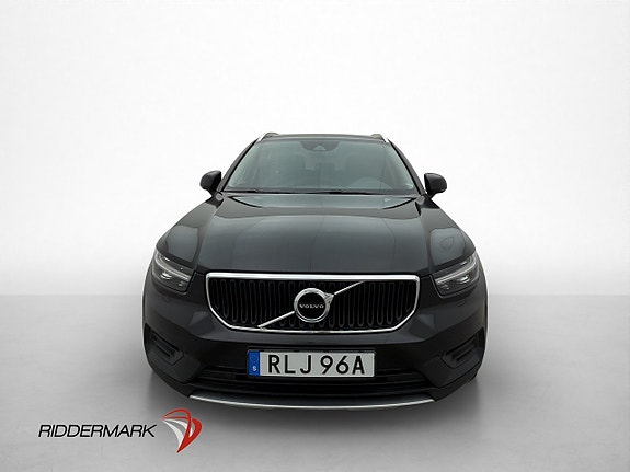 Volvo XC40 2 of 5