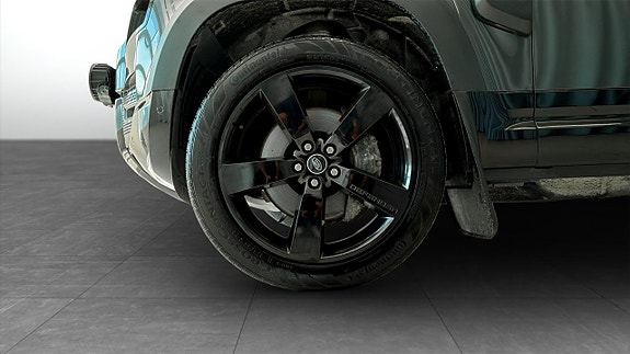 Land Rover Defender 110 9 of 15