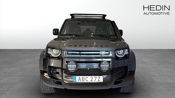 Land Rover Defender 110 8 of 15