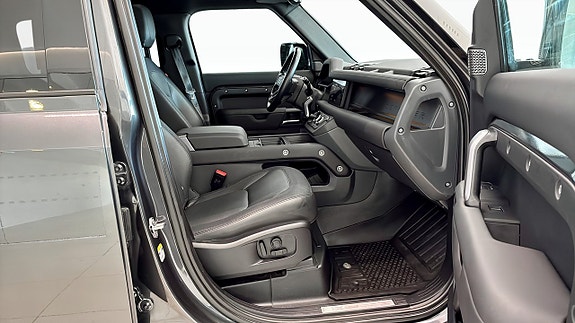 Land Rover Defender 110 3 of 5