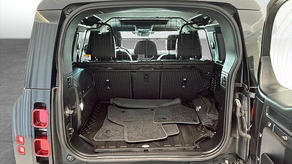 Land Rover Defender 110 10 of 15