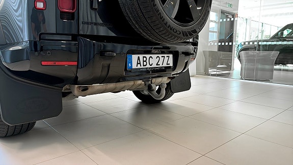 Land Rover Defender 110 12 of 15