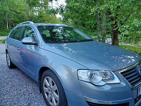 Volkswagen Passat 2 of 5