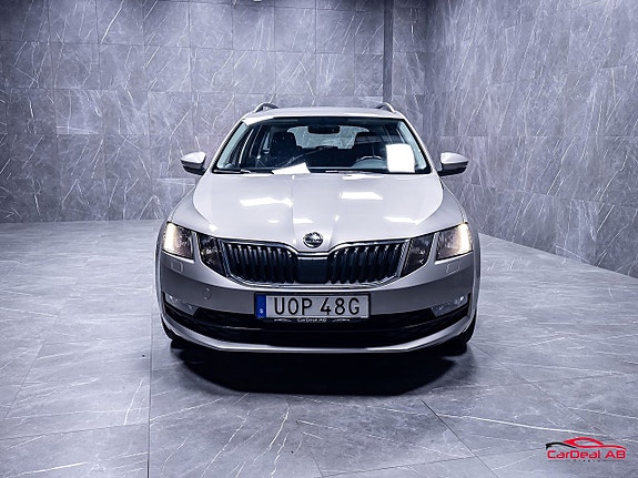 Skoda Octavia 2 of 5
