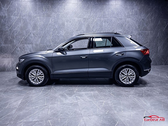 Volkswagen T-Roc 4 of 5