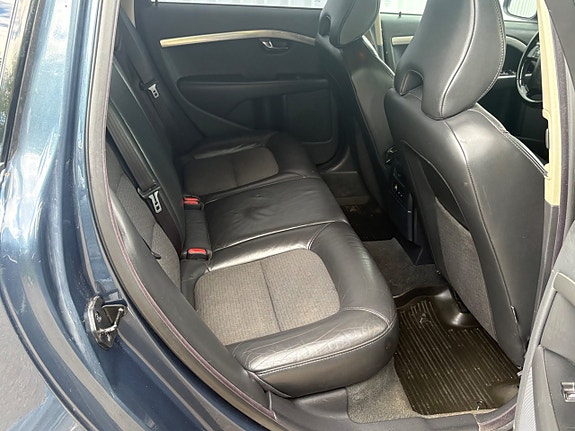 Volvo V70 12 of 17