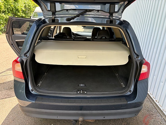 Volvo V70 9 of 17
