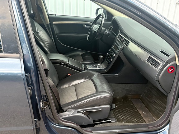 Volvo V70 13 of 17