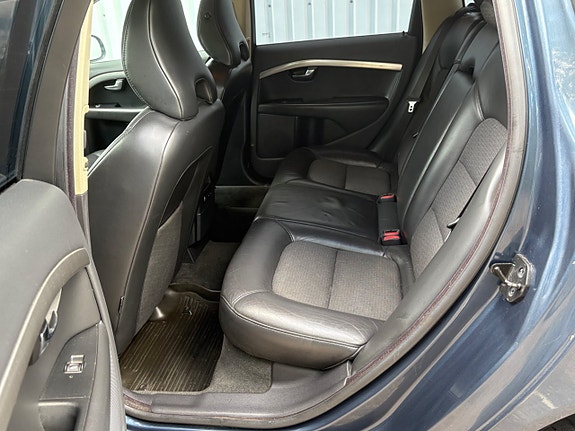 Volvo V70 11 of 17