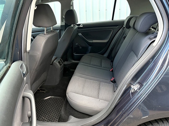 Volkswagen Golf V 9 of 14