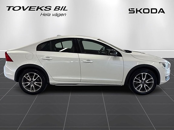 Volvo S60 Cross Country 2 of 5