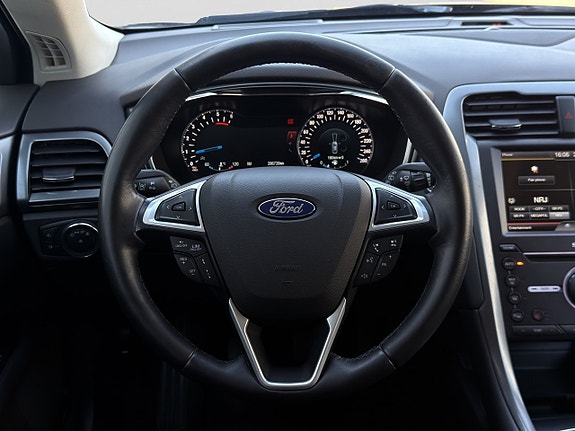 Ford Mondeo 13 of 30