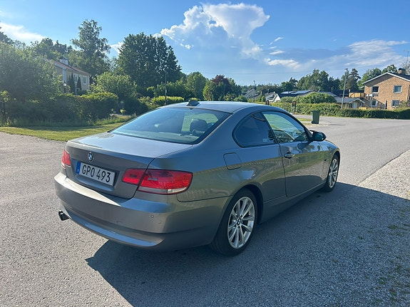 BMW 325d 2 of 5