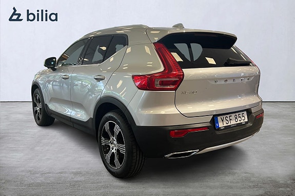 Volvo XC40 2 of 5