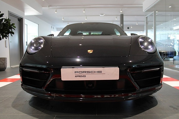 Porsche 911 Carrera GTS 5 of 5