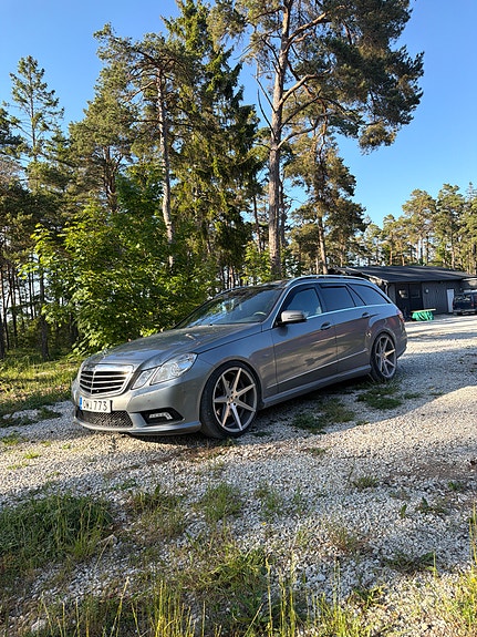 Mercedes-Benz E350 2 of 2