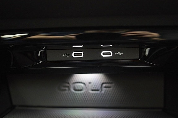 Volkswagen Golf VIII 11 of 17