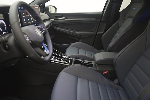 Volkswagen Golf VIII 12 of 17