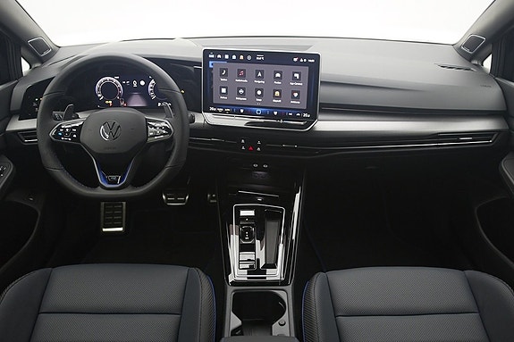 Volkswagen Golf VIII 13 of 17