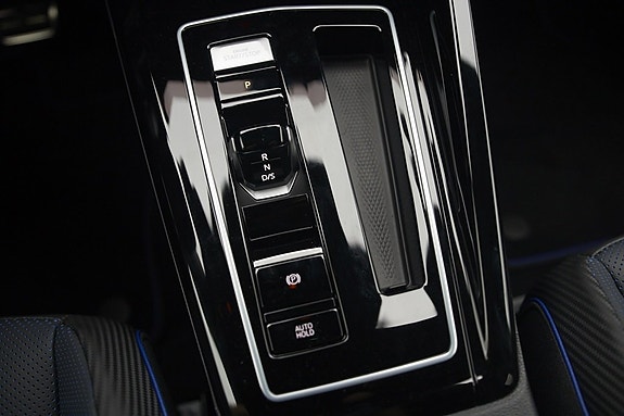 Volkswagen Golf VIII 10 of 17