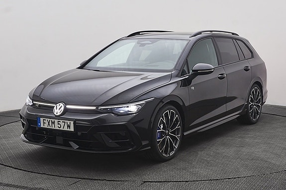 Volkswagen Golf VIII 2 of 17
