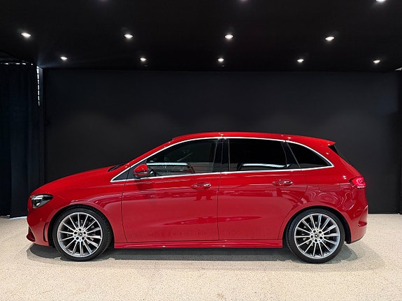 Mercedes-Benz B200 3 of 5