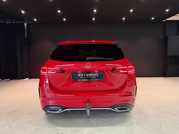 Mercedes-Benz B200 9 of 18