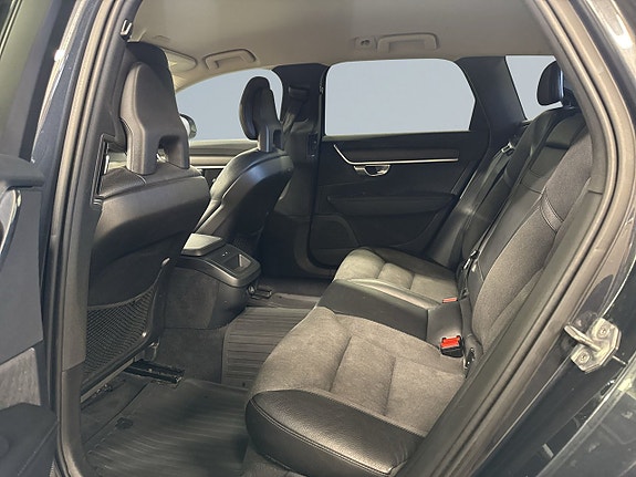 Volvo V90 Cross Country 13 of 22