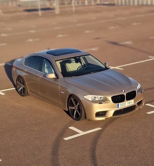 BMW 530d 2 of 5