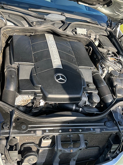 Mercedes-Benz E500 5 of 5