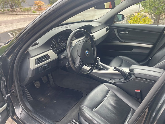 BMW 325i 7 of 13