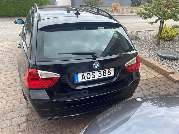 BMW 325i 2 of 5