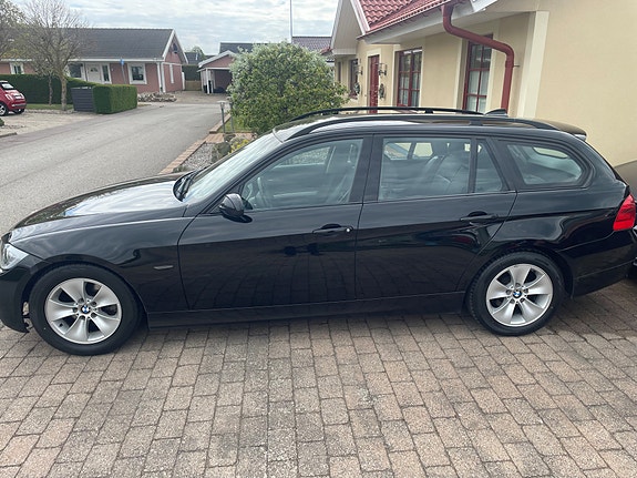 BMW 325i 3 of 5