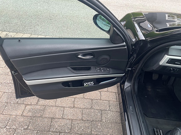 BMW 325i 10 of 13