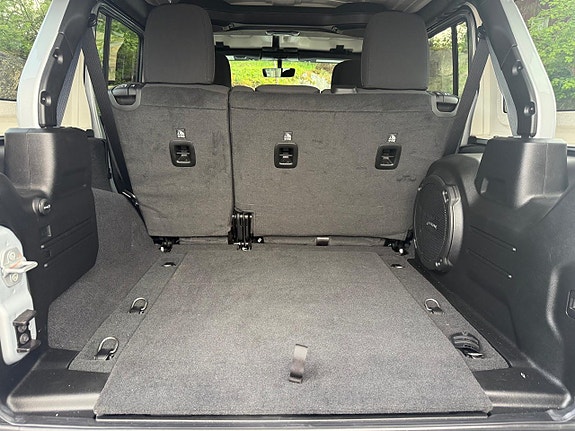 Jeep Wrangler Unlimited 9 of 17