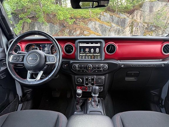 Jeep Wrangler Unlimited 14 of 17