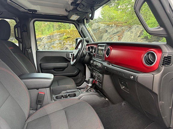 Jeep Wrangler Unlimited 16 of 17