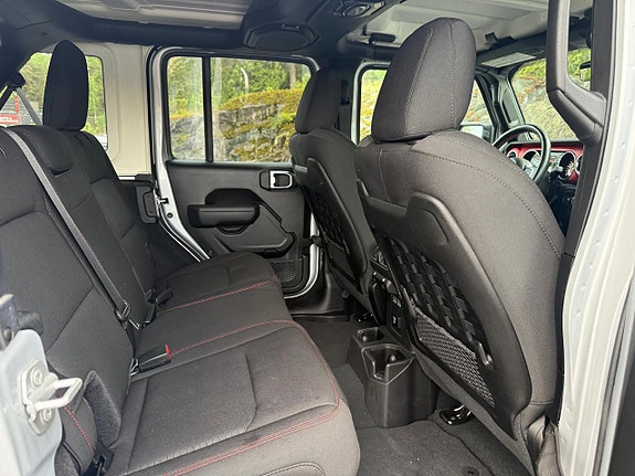 Jeep Wrangler Unlimited 15 of 17