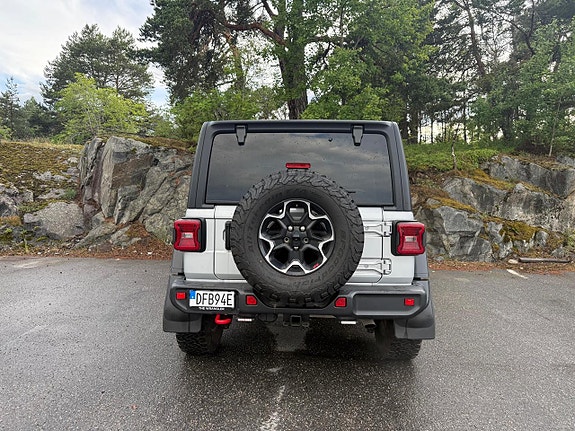 Jeep Wrangler Unlimited 3 of 5
