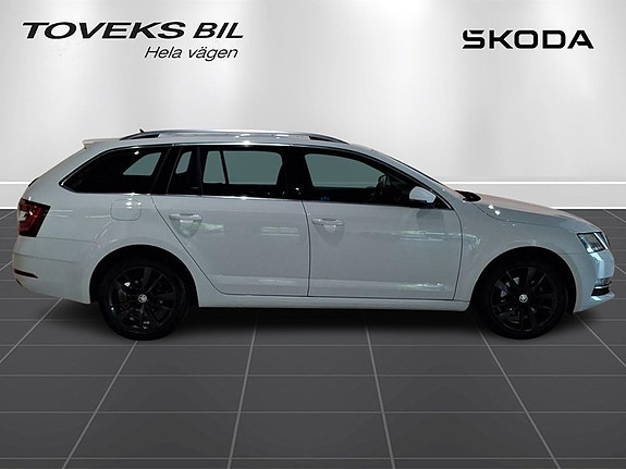 Skoda Octavia 2 of 5