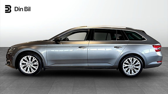 Skoda Superb 2 of 5