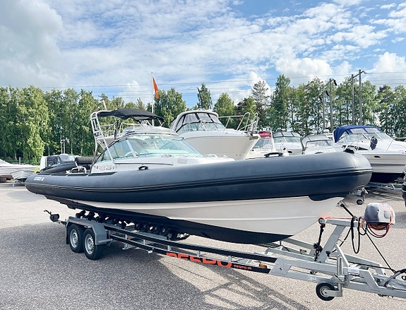 Goldfish 28 RIB -02 | Mercruiser 496 MAG MPI H.O 425hk 3 of 5
