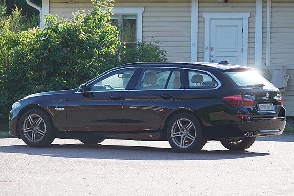 BMW 520d 2 of 5